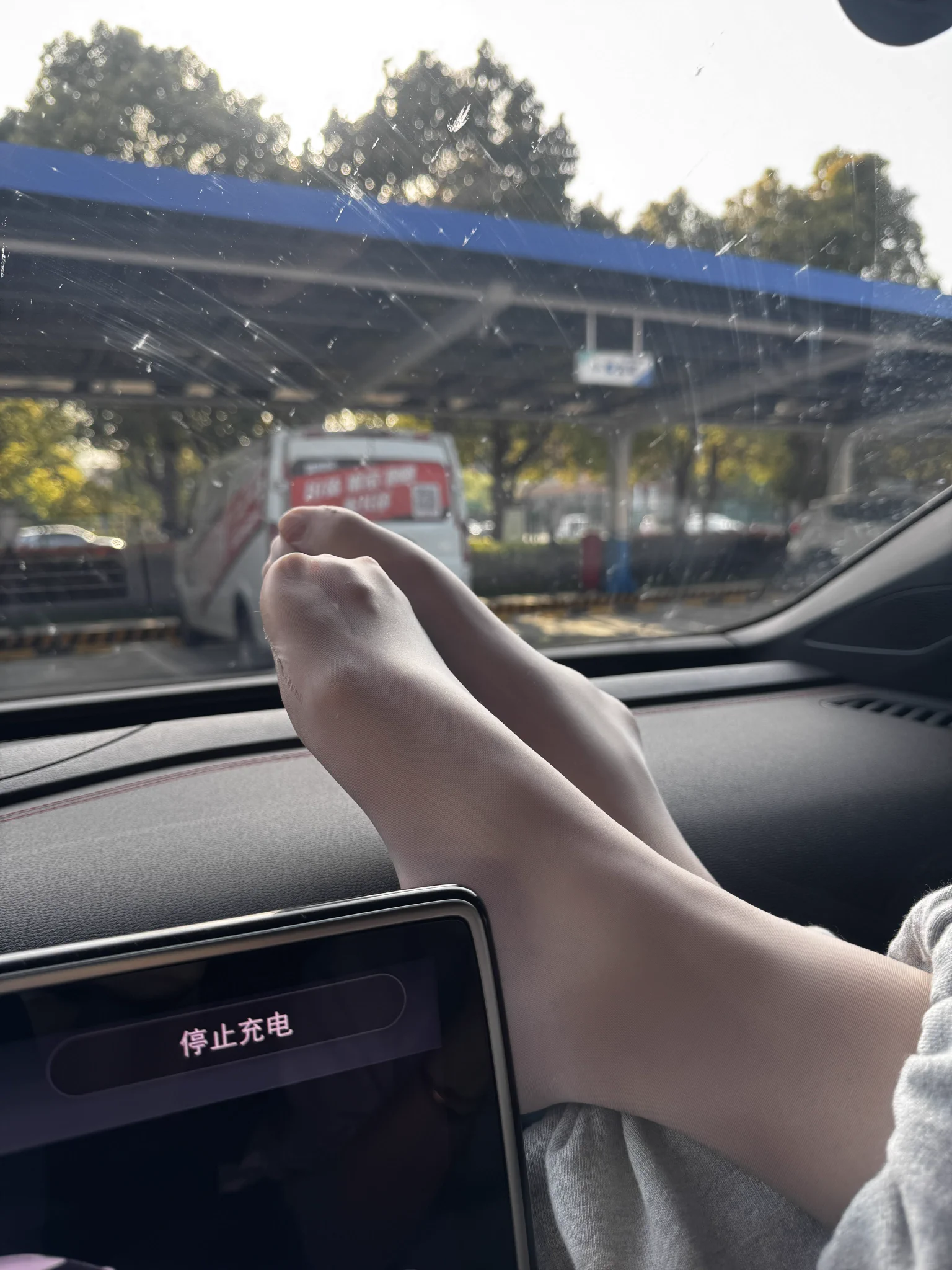 停车，等人，晾脚 https://t.co/rY15GGRQ3o