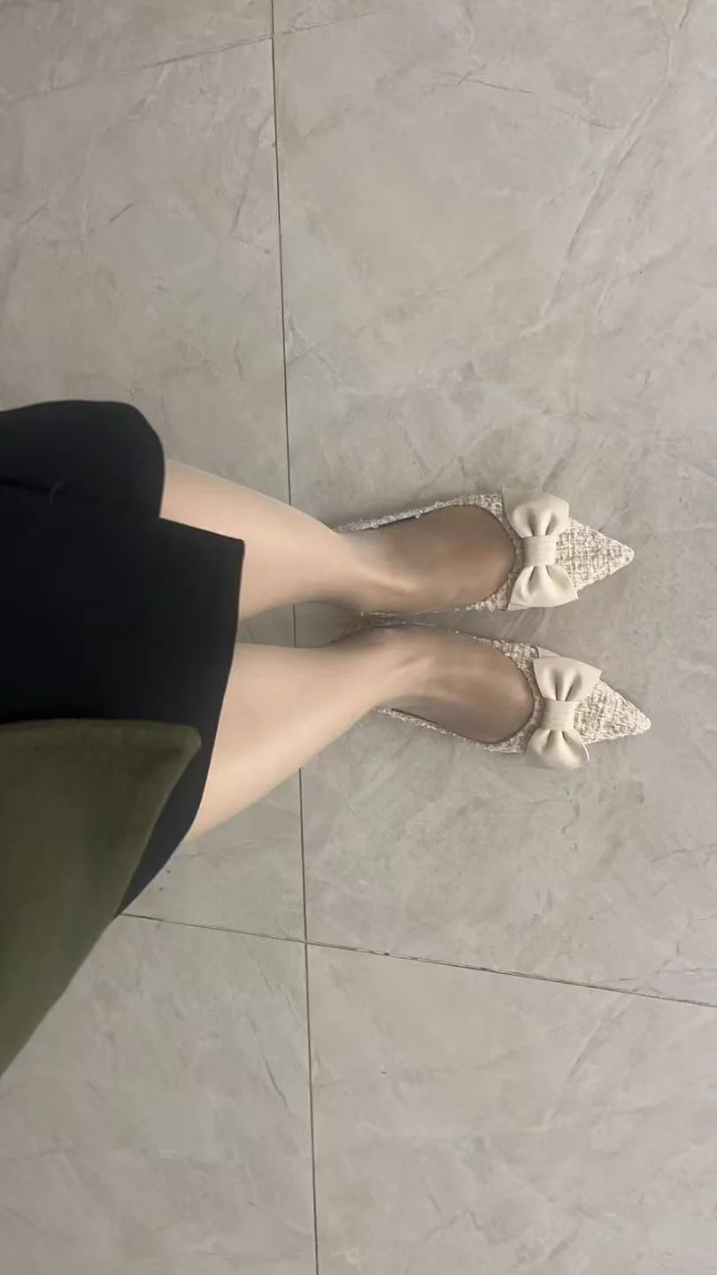 今天晚上约了一个灰丝少妇，我中午想看看她穿的是不是我喜欢的类型，给她发了消息，她发了丝袜腿，之前忘记让她真空了，让她去厕所把内裤脱下来，整个下午真空，晚上等见面的时候，看看丝袜上有没有她的淫水和印迹。 https://t.co/B6CPOp0Hfb