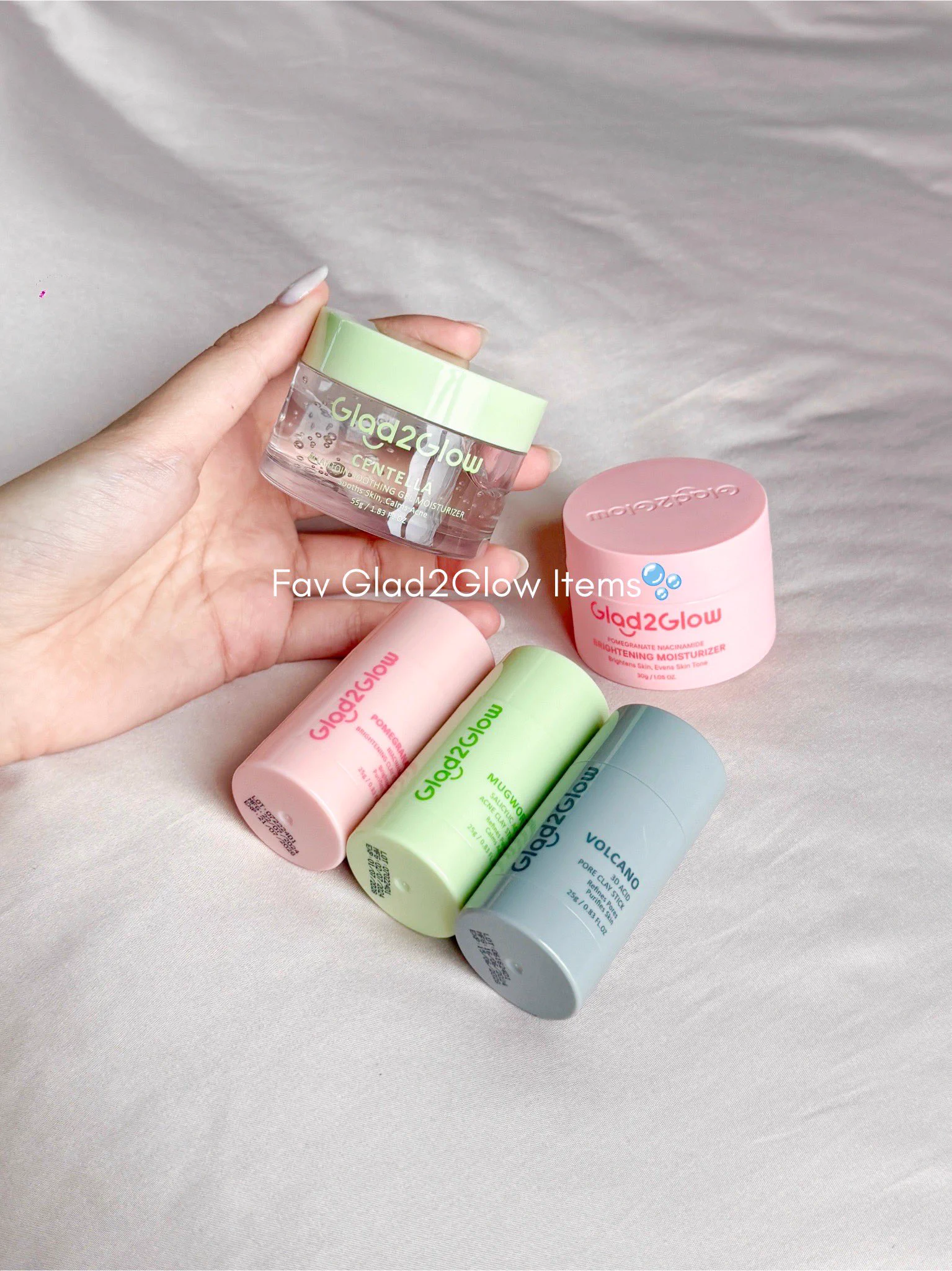 รวมลูกรักจากแบรนด์ glad2glow🫧mask stick ชอบมากราคาดีใช้ง่ายปาดๆก็มาส์กหน้าได้เลย ทำบ่อยๆเห็นผลดี- pomegranate รุ่นชมพูช่วยให้ผิวผ่อง- mugwork รุ่นเขียวช่วยลดสิวลดหน้ามัน- volcano รุ่นสีดำช่วยกระชับรูขุมขนmoisturizer มอยซ์ราคาดีที่ให้ความชุ่มชื้นถึงจริงๆ แต่งหน้าต่อสวยไม่เป็นขุยด้วย- centella ช่วย calm ผิวดีมาก- pomegranate ผิวสว่างขึ้นลดรอยดำ