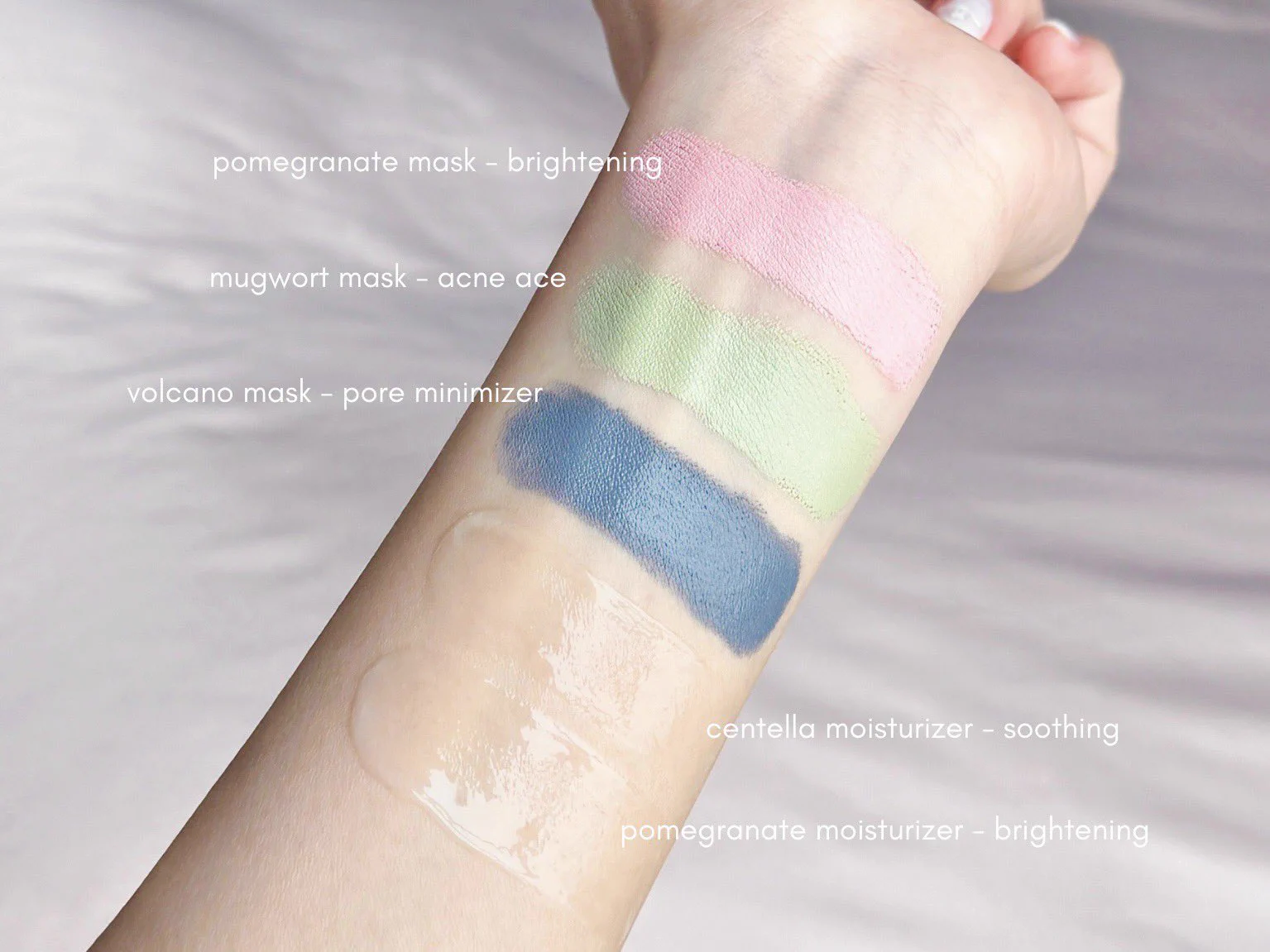 รวมลูกรักจากแบรนด์ glad2glow🫧mask stick ชอบมากราคาดีใช้ง่ายปาดๆก็มาส์กหน้าได้เลย ทำบ่อยๆเห็นผลดี- pomegranate รุ่นชมพูช่วยให้ผิวผ่อง- mugwork รุ่นเขียวช่วยลดสิวลดหน้ามัน- volcano รุ่นสีดำช่วยกระชับรูขุมขนmoisturizer มอยซ์ราคาดีที่ให้ความชุ่มชื้นถึงจริงๆ แต่งหน้าต่อสวยไม่เป็นขุยด้วย- centella ช่วย calm ผิวดีมาก- pomegranate ผิวสว่างขึ้นลดรอยดำ