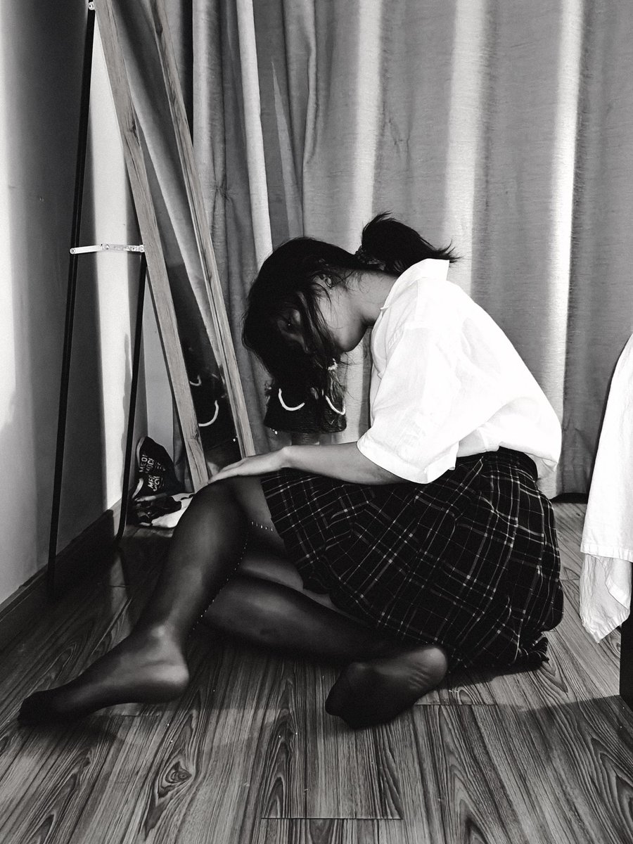 我要下海了请多多支持。 https://t.co/CZteA6gx5F