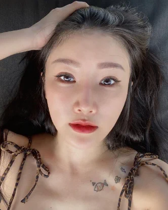 在偏僻的地方和推友车震了 喝的有点多 网友来接我 ，在车上就给他口 不得不说他的真的很硬 ，他不停的揉我奶子还叫我把腿放副驾驶把腿分开 经过红绿灯的时候不知道有没有被高清摄像头拍到，开到偏僻的地方以后 在副驾我坐在上面 有福利视频福利社区： https://t.co/dWrMrYSFVv福利暗号：倩倩 https://t.co/qdRIXCDfVA