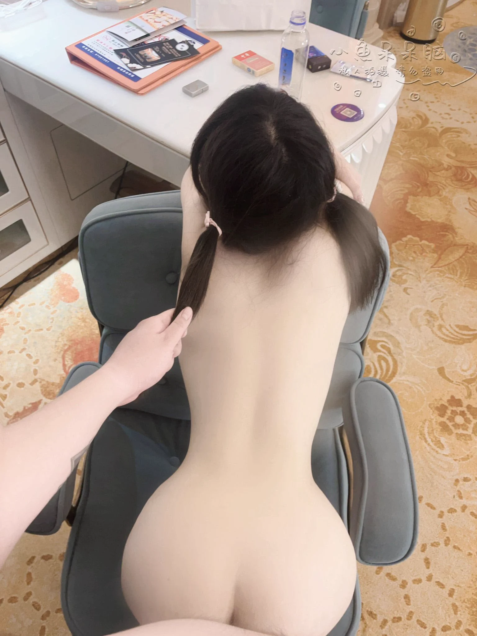 芭比不要揪着我的小辫子啦 https://t.co/GozW3Ay89z