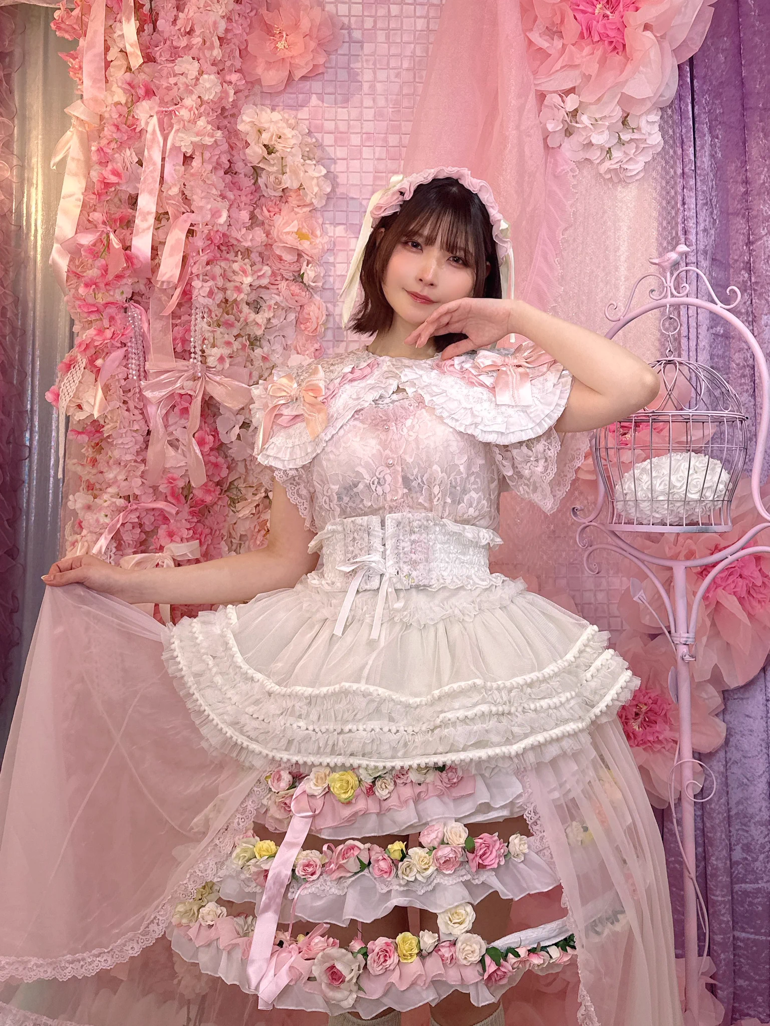 可愛すぎるスタジオで可愛すぎる衣装着させてもらっちゃった🎀🤍 https://t.co/MuYJ0Xvbfr