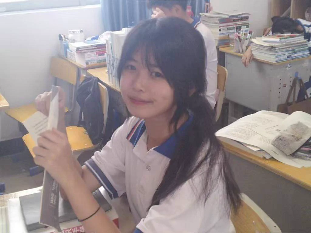 某舞蹈学院学生，富豪们的玩物，外表高冷女神，实际上只要给钱就能上，非常骚，解锁各种姿势，被富豪们各种玩弄侮辱，超刺激，视频23段，照片126张。#完整版主页自取 https://t.co/ZIjaj2dERi