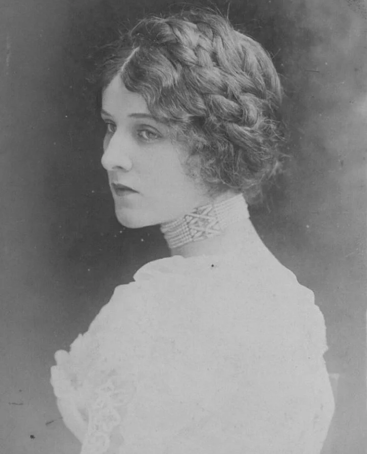 American actress and singer Edna May. Photographed in the early 1900s. https://t.co/Ma2GlJusrb
