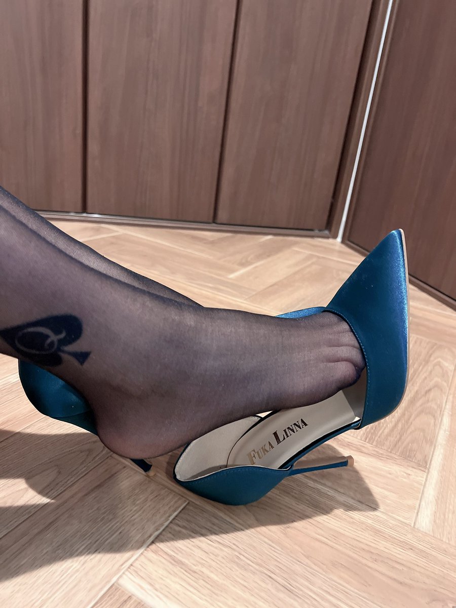 舔我的黑桃♠️脚踝，可以吗？
你们不嫌弃生过孩子的姐姐吧…… https://t.co/MfO4U6vJa9