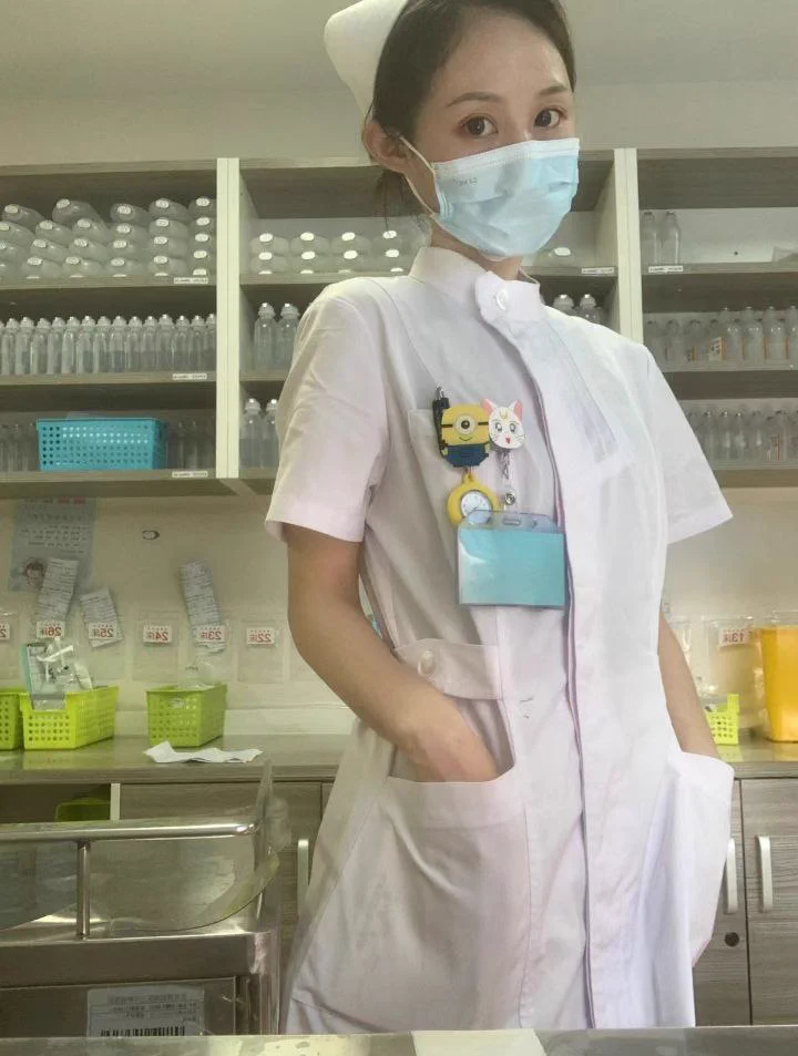 来到推特不发点这种是不是有点格格不入了，那就安排一下… 🥰🥰 https://t.co/y1TorxJ4eR