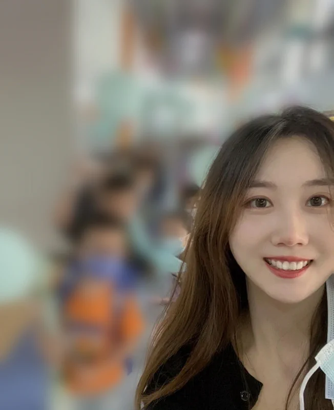 放学了 放学了 同学们好我是美玉老师，第一次见面是不是需要露小逼逼呀? #反差 #文爱 #自慰 #露出 https://t.co/GPF8C2ZWZC