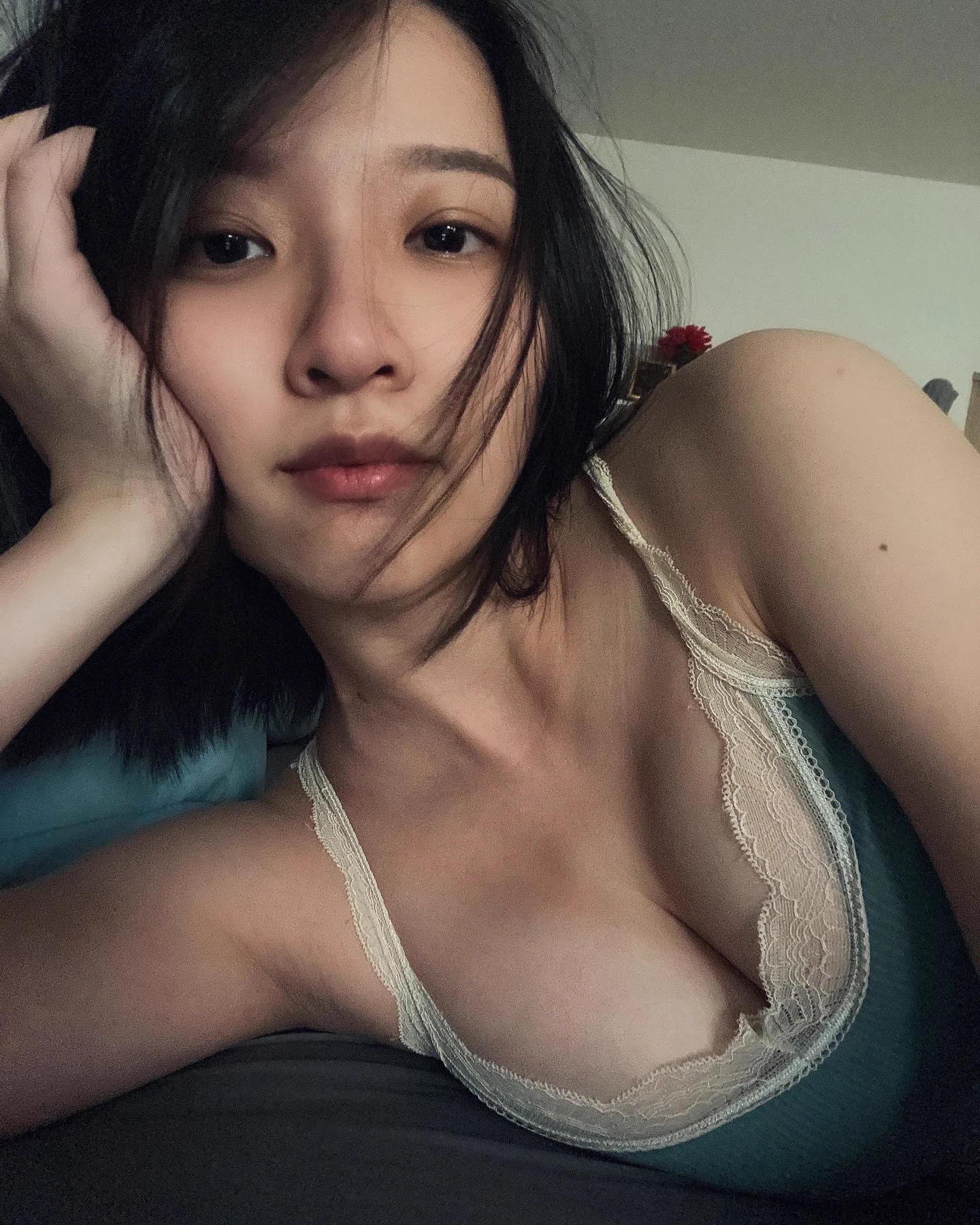 昨天约的推友，一直吸我的奶，完全满足不了我，就想找一个可以满足我的男人，私信报名 今晚可约 #线下 #自慰 https://t.co/BlgnxOm06g
