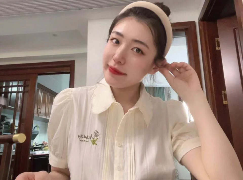 老师只是一份职业，但是也是一个熟透的女人。 身体也需要被滋润一下，直接一点周末老师想做爱了。约吗 ？ https://t.co/Mpssy4RmMj