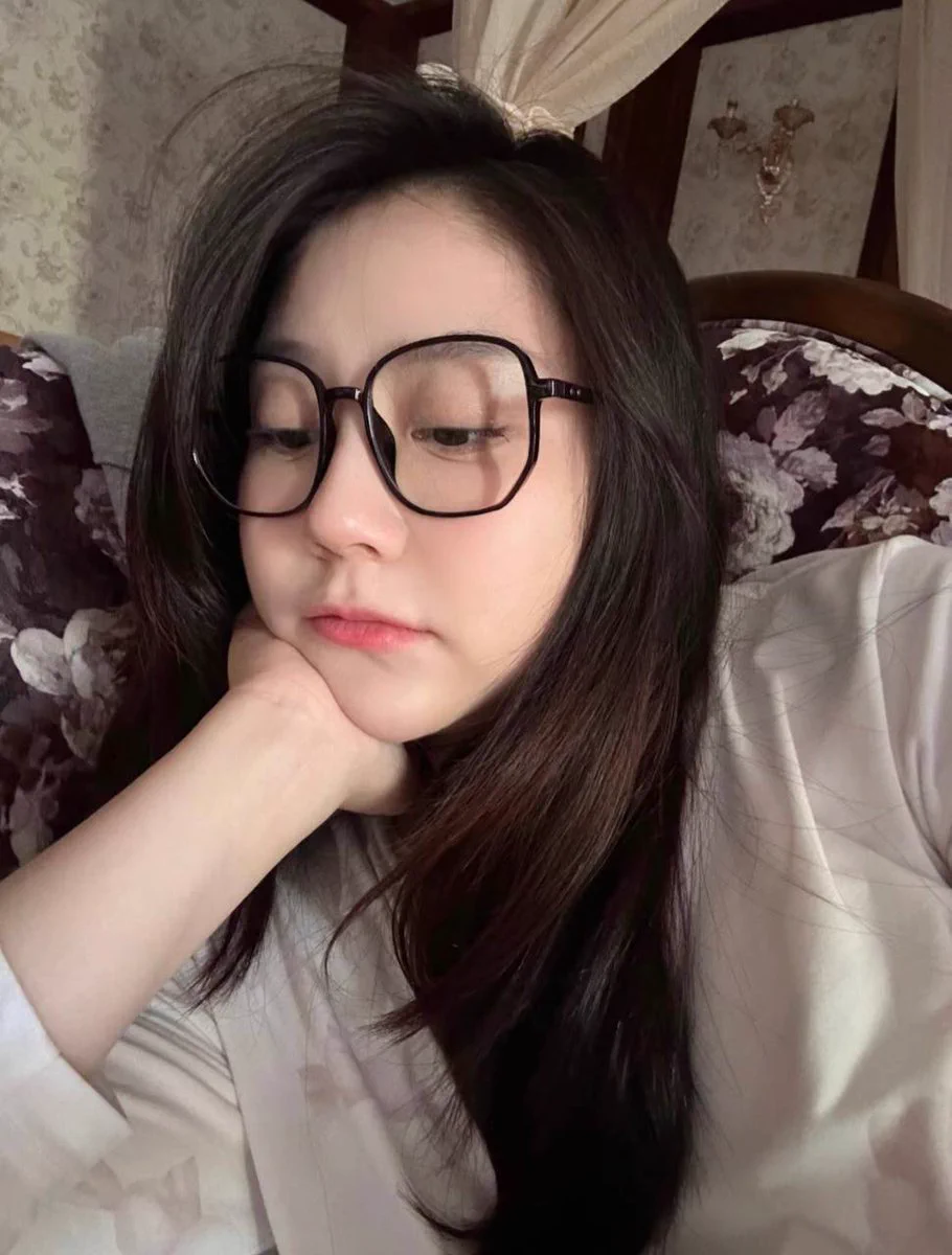 周末即将结束，不是都说年少不知少妇好吗？为什么我除了寂寞陪伴就没有其他的了？希望今晚将有幸获得一个成熟稳重温柔的男性度过～来纪念一下 我到推特的第一周年❤️ 唯一的要求就是只谈感觉，不谈情。不打扰彼此的家庭生活～希望同城或者附近的同龄男性朋友可以大胆一点联系～联系方式放在主页哟😘 https://t.co/t0jVEOtjWn