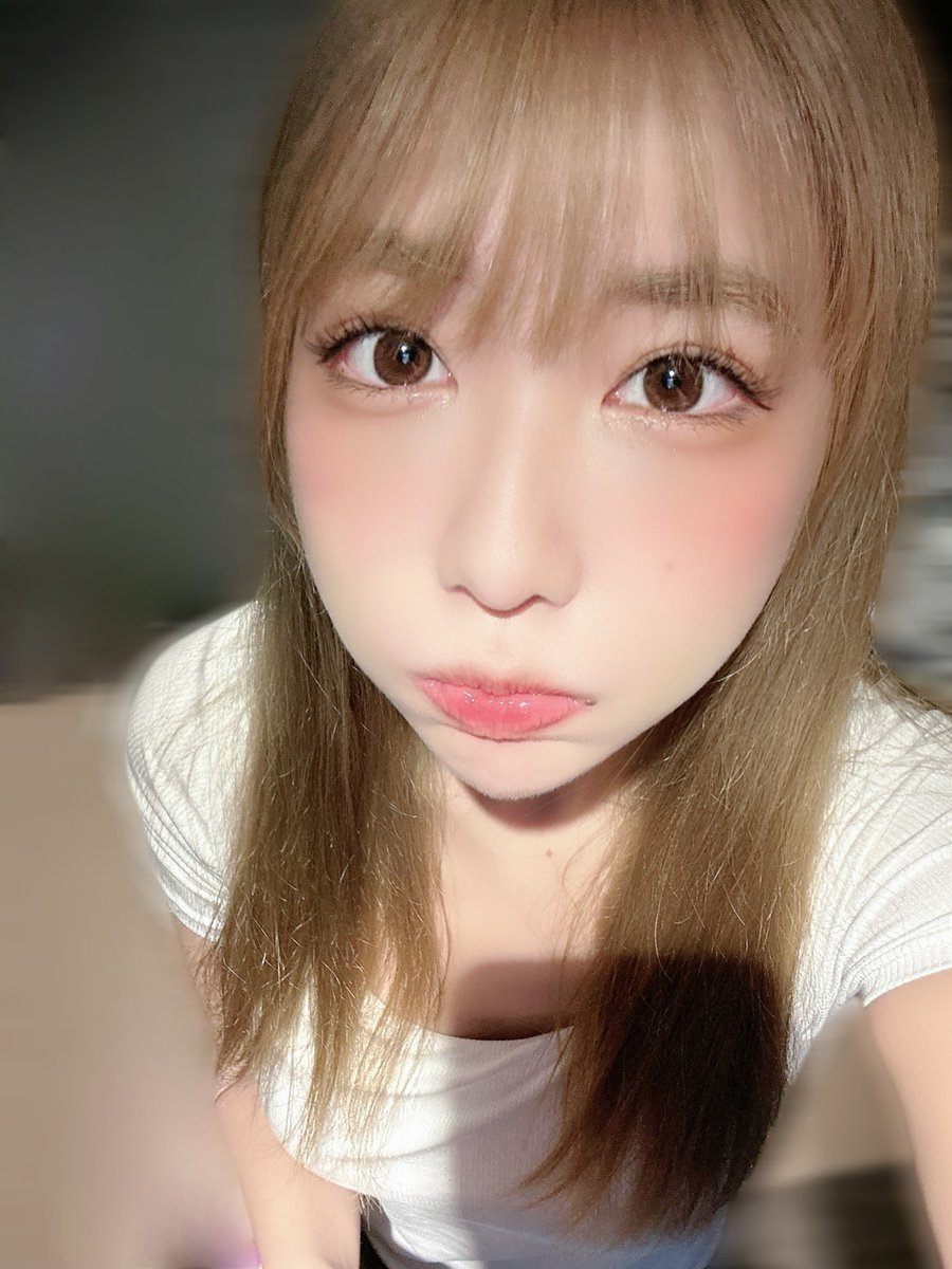 おはよー☀️溢れ出る金髪欲 https://t.co/2rmzB8UZFW