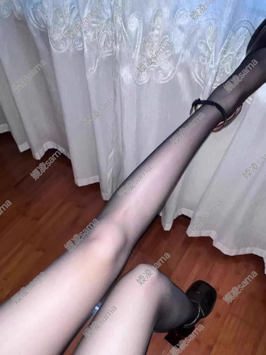 很久没发过推了，上也只是扫一眼就下了再不复活，粉掉完了操你妈的，给我点关注😭 https://t.co/YQUM7iXreA