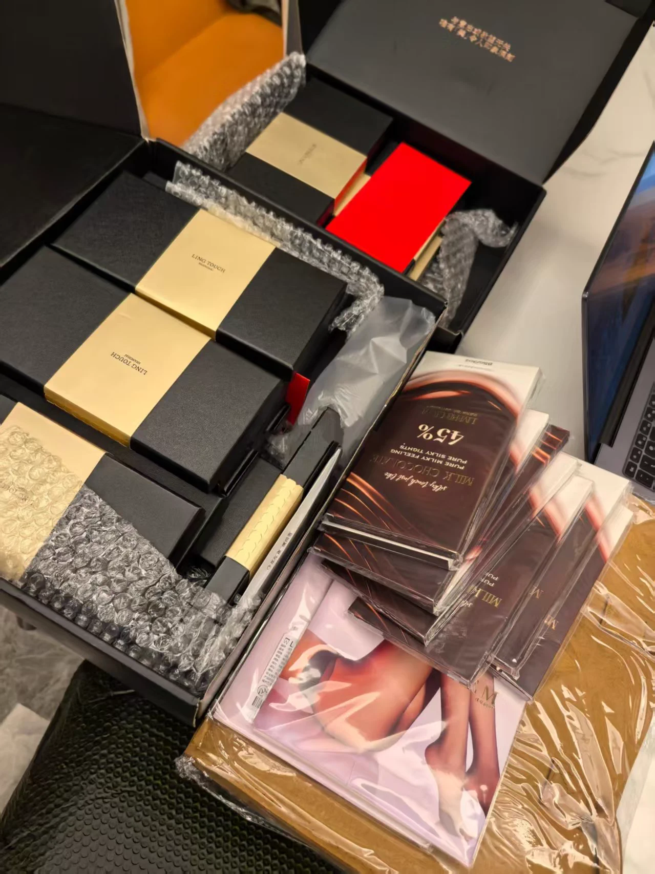 看到最近的天气预报真的让我崩溃啦！买了一堆新丝袜回来打算周末拍素材更新，结果一看基本连续十天都下雨🌧️清明时节雨纷纷果然是没说错​哎好想冲一下，但是真的好冷 https://t.co/YfHpELJuZb