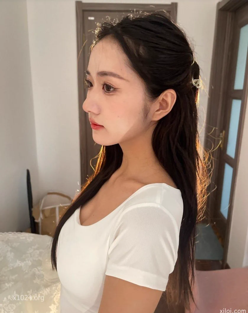 【重磅精品】，高颜值，好身材，极品汉服模特【焕儿】福利全集，各种淫荡露出拍摄，被金主调教啪啪内射 [351P+57V/1.6GB]https://t.co/IRtkVfo9Mk https://t.co/h08HPGTmY0
