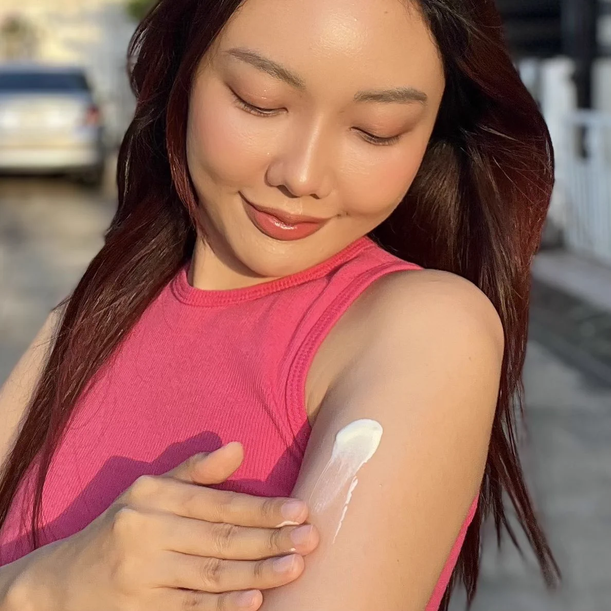 ป้ายยากันแดดตัวที่ไม่ทำให้เสื้อเหลือง!Biore หลอดชมพู สูตร Intensive Aura ลูกรักมากก😍กันแดดตัวจริง หมดแล้วซื้อซ้ำ! เนื้อดีซึมไว เนื้อเบาสบายสุดๆ ทาแล้วผิวดูใสขึ้นด้วย ขยันทากันแดดก็เพราะหลอดนี้เลย☀️#Biore #BioreUVBodySerum #กันแดดตัวจริง #เบาสบายไม่ทิ้งคราบเหลือง https://t.co/RsGjJVLOLs