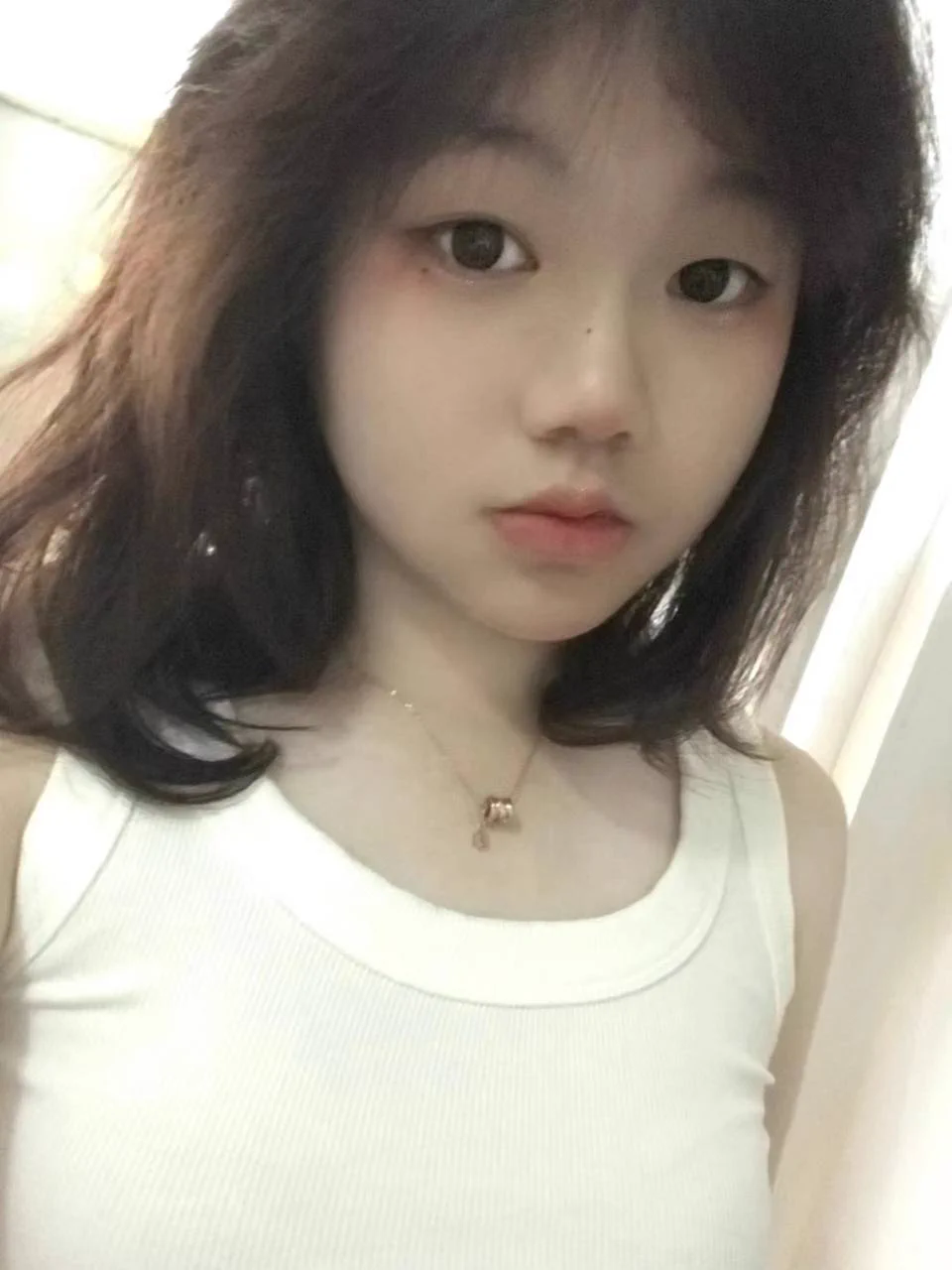 网友的短发清纯小学妹 https://t.co/znmG9e7ja9