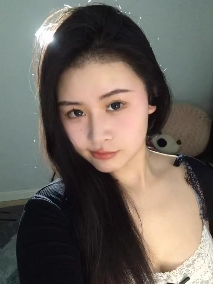 有个绿帽网友把他老婆的照片发给我了，让我发出来供网友意淫。 https://t.co/1KQ1kWc7Pl