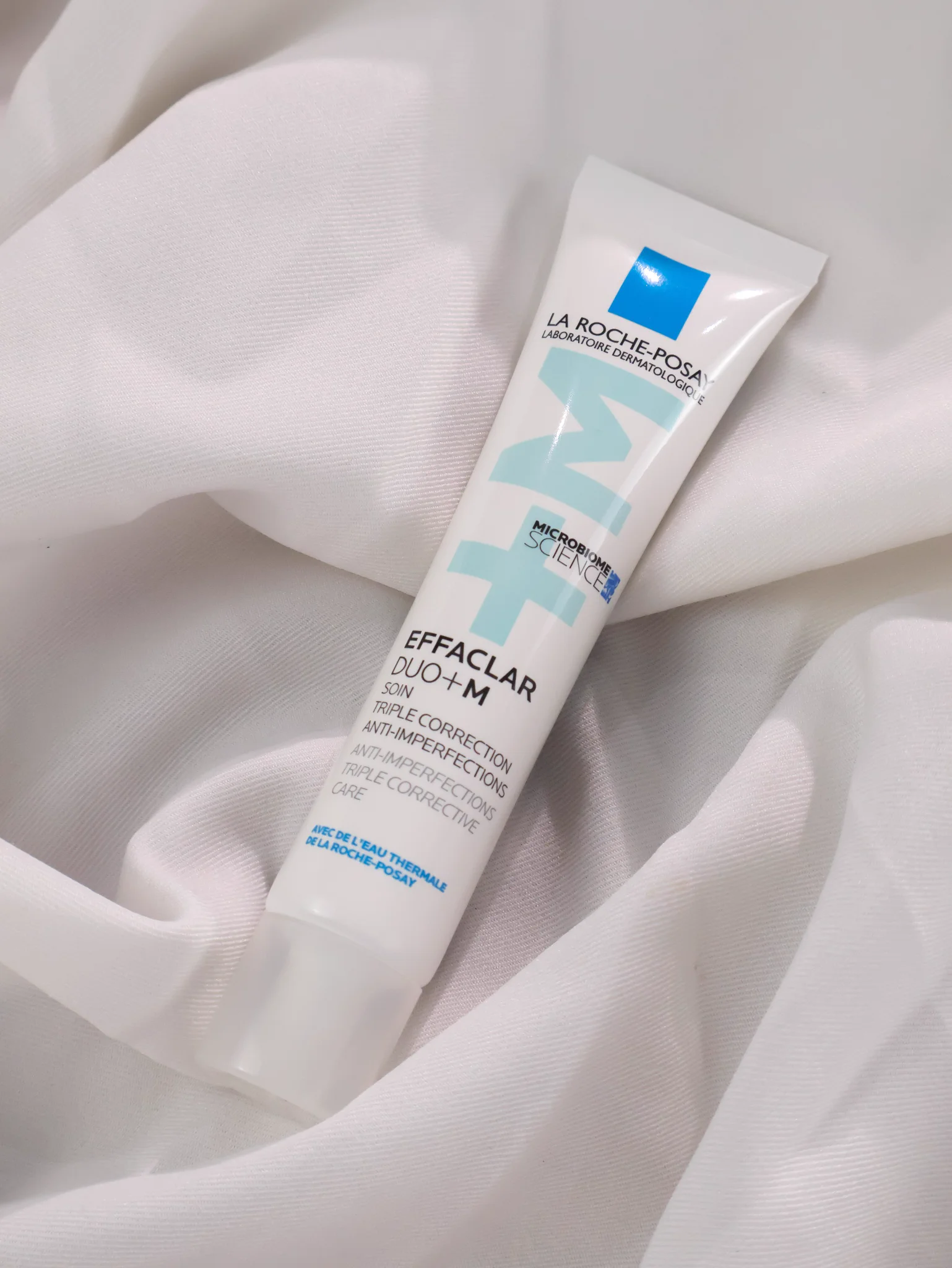 ทุกวันนี้เวลาสิวขึ้น เราจะชอบหยิบ effaclar duo+m มาแต้มทาตลอด มันเคลียร์เร็วอะ จบใน 1 หลอดดี ถ้าอักเสบก็แห้งยุบไป ถ้าอุดตันก็ดันออกไม่ทิ้งรอย โคตรจะปึ้ง แล้วยังช่วยลดความมัน ปรับสมดุลผิวให้สิวขึ้นน้อยลง ลดการเกิดสิวซ้ำซาก รอยดำจากสิวก็จางลงอีก เป็นเนื้อเจลสบายๆ ซึมไว ไม่เหนอะเลย หยิบกี่ทีก็อิน🥺#LaRochePosayTH #Effaclar #ลาโรชโพเซย์ #เอฟฟาคลาร์ #เอฟฟาคลาร์ดูโอพลัสเอ็ม #ลดสิว #รอยสิว #EffaclarDuo #ผิวมัน
