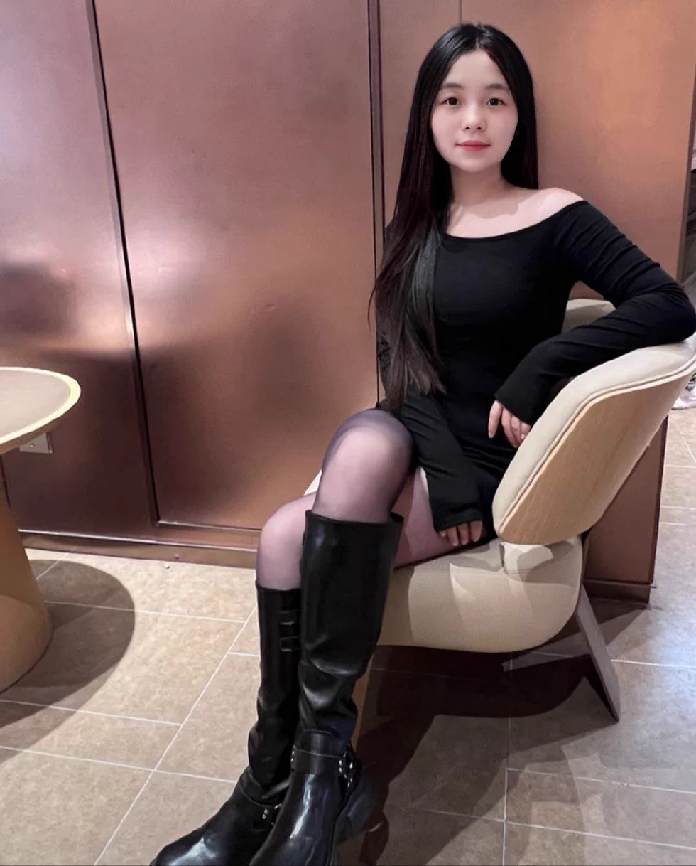 没想到这么多绿帽给我传自己老婆的照片供网友意淫，这就是传说中的“投稿”？我选了个我喜欢的让大家意淫一下 https://t.co/EEdXOCmfgs