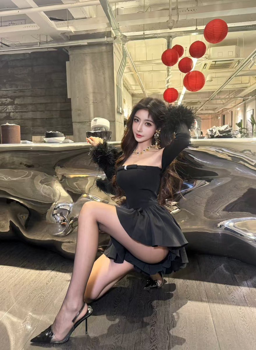 漏一半屁股的二姐回头率太高了 https://t.co/BlG4huEqfc