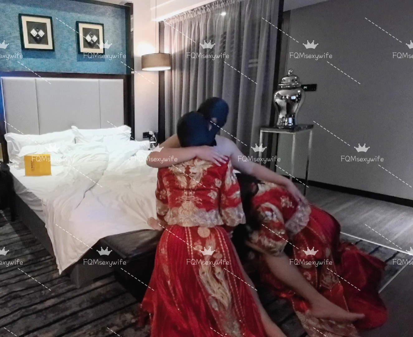 我们穿上婚服，都成为男主的“新娘”。一起吃男主的大肉棒，一起接受男主的插入，一起被男主灌入精液……精彩视频后续推出，敬请期待…… https://t.co/aJvyMult6w