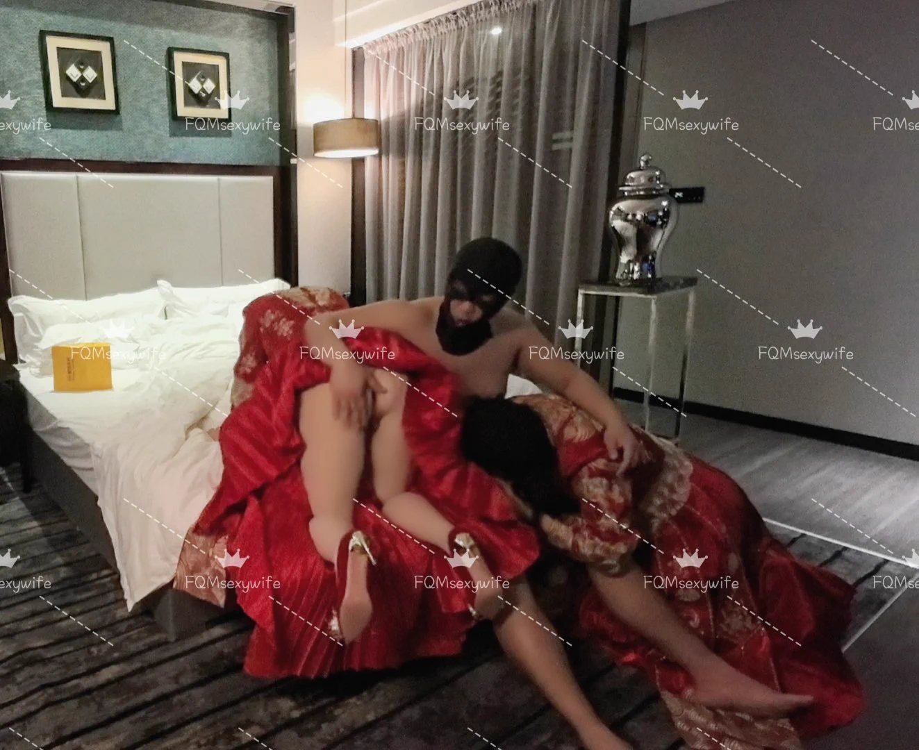 我们穿上婚服，都成为男主的“新娘”。一起吃男主的大肉棒，一起接受男主的插入，一起被男主灌入精液……精彩视频后续推出，敬请期待…… https://t.co/aJvyMult6w