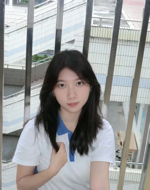 凡是给小茵这条点赞的，全部送私密照，私信自取😁 https://t.co/Tb7pxvK0s1