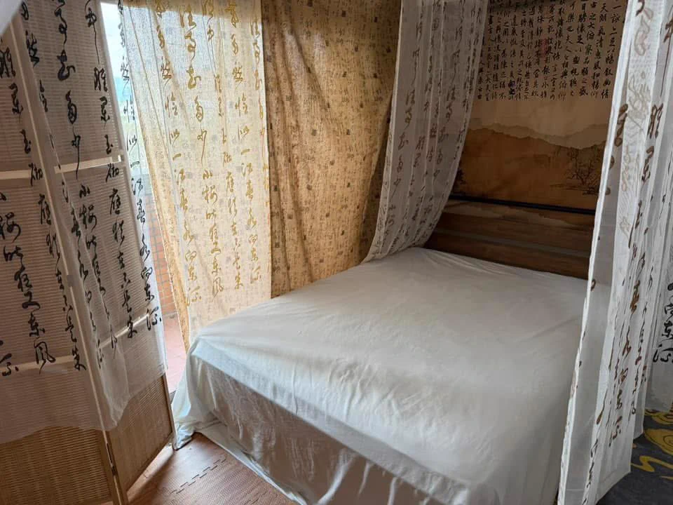 介紹一下自己的工作室我有和室，中式，教室、歐風調教棚想要一起創作自媒體影片內容的可以找我歡迎，偽娘，Ts，女生們合作 https://t.co/BgcdbgzVBs