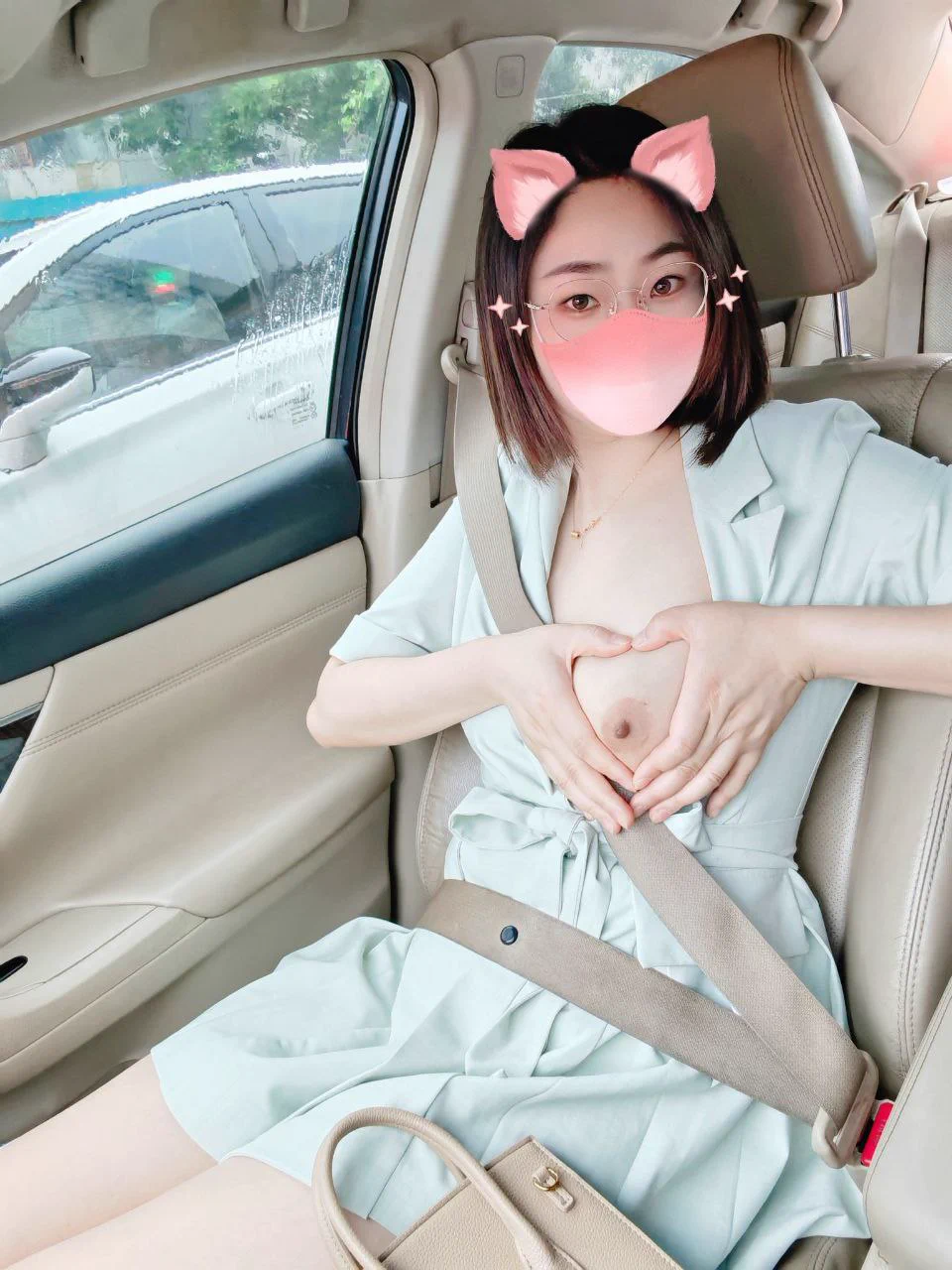有喜歡人妻的嗎？真的沒有市場了喔會技術好會配合的我還是18歲粉嫩的妹妹？想有一個能一直陪我的 滿足我的慾望#人妻少婦 #喜歡點讚跟隨 #人妻開發 https://t.co/EYgBxtmlYH