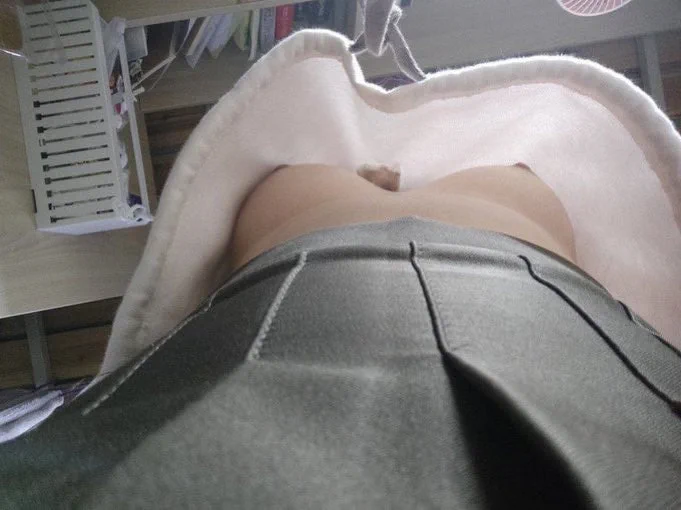 突然好討厭自己的身材…. 男生都喜歡巨乳啦😭 https://t.co/Z8pXm5Dzgf