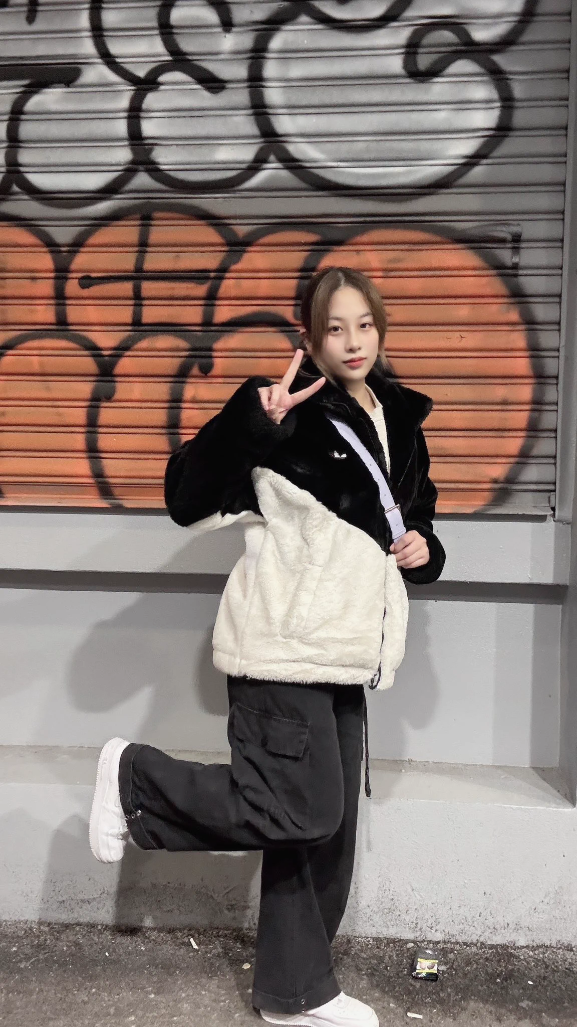 今天穿得乖乖的，但心情壞壞的🤪Dressed sweet, feeling spicy🤪 https://t.co/2bX4mpu5iu