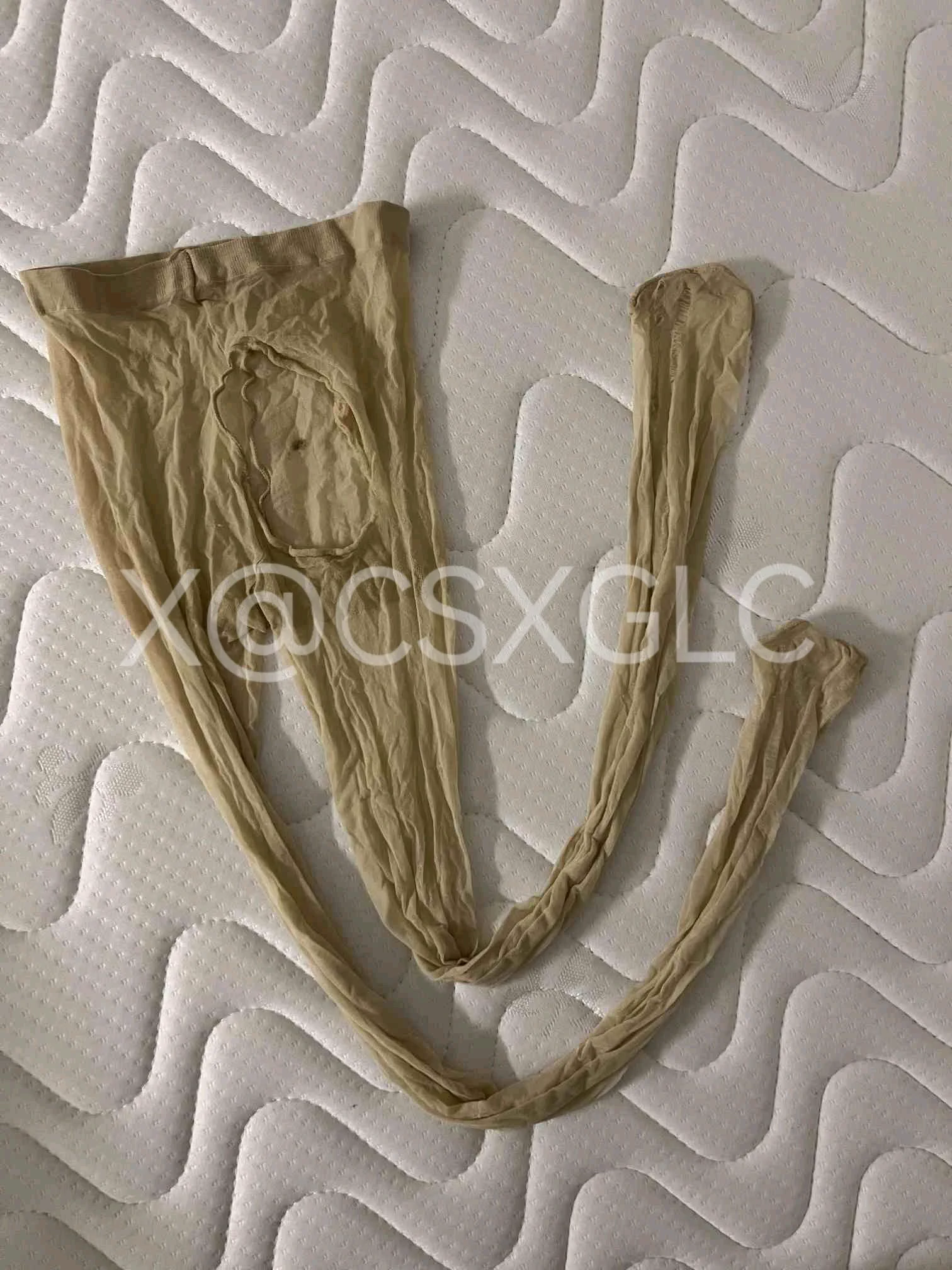 【福利贴】0755广东深圳同好，全都是和女朋友做爱留下的战损丝袜，有想要的三连后凭截图直接私我地址，顺丰到付发出。也可代穿指定款式做爱后寄回，深圳本地可上门保养，感兴趣的私我了解详情。 https://t.co/oJmHVUGeuV