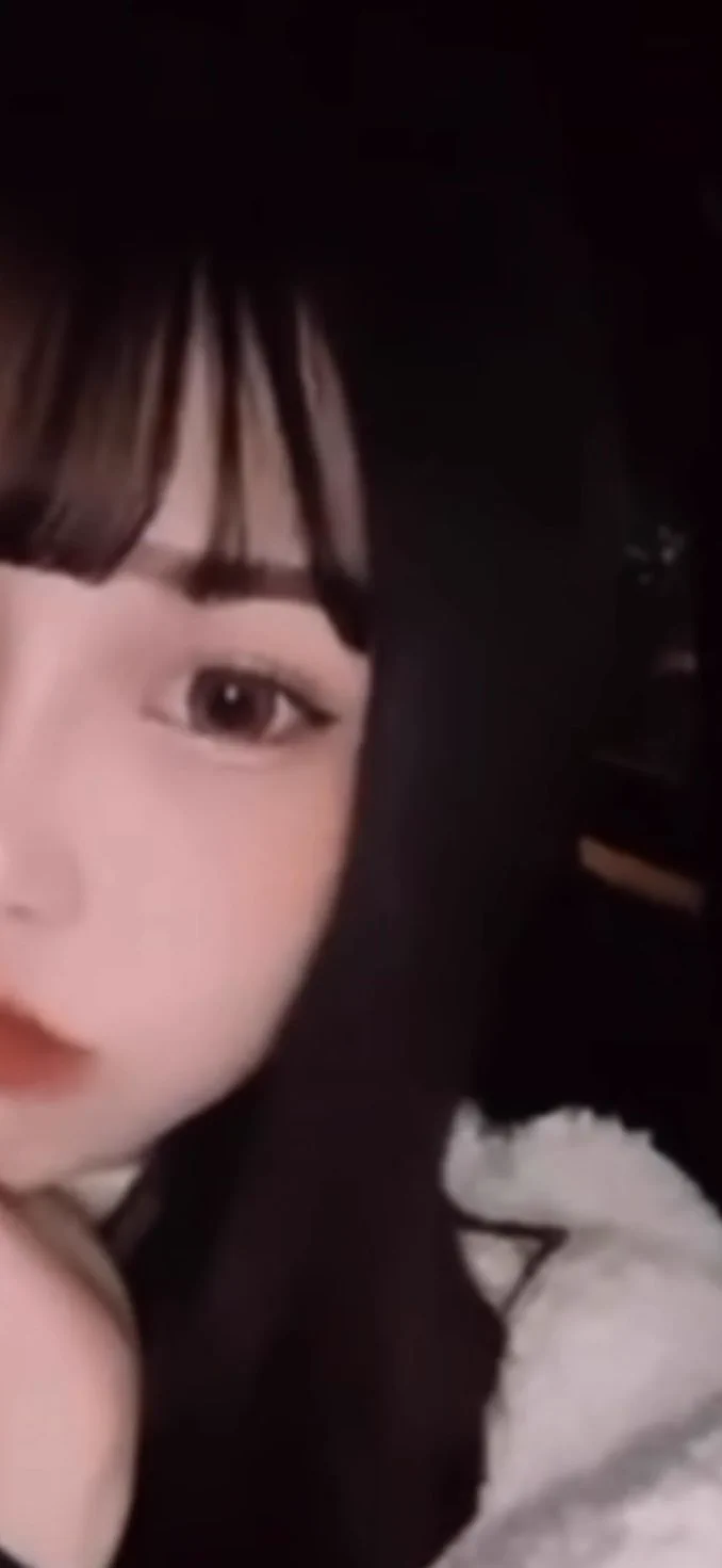 好無聊 有沒有那種有腹肌ㄉ小帥要聊天的🥱 https://t.co/xdOmK4cQzE