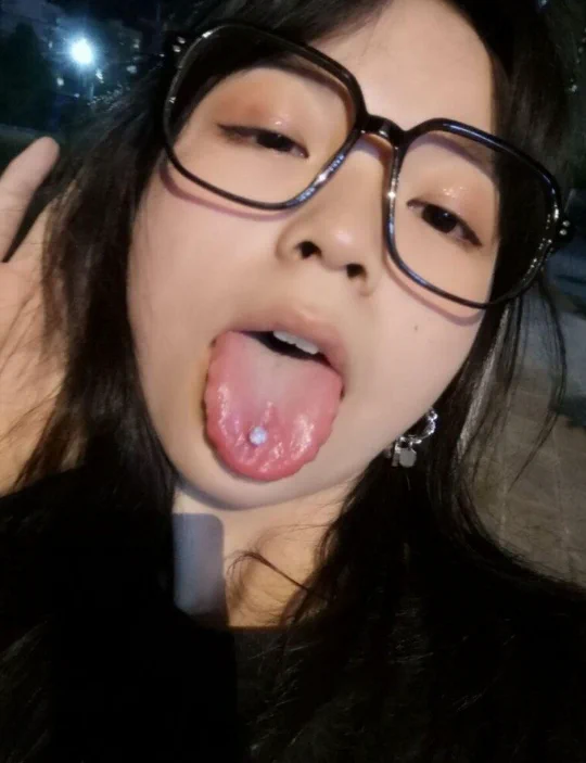 約了位耐力不好的大叔 他跟我講他是敏感型沒吃兩口就射了 豆漿味道怪怪的 跟我講存了很久都給我了量真的很多 都可以給我臉做個滋潤了還有存很久的大叔嗎 還想要保養保養臉 #顏射 #愛愛 #固炮 #無套抽插 https://t.co/2GK98tPrgK