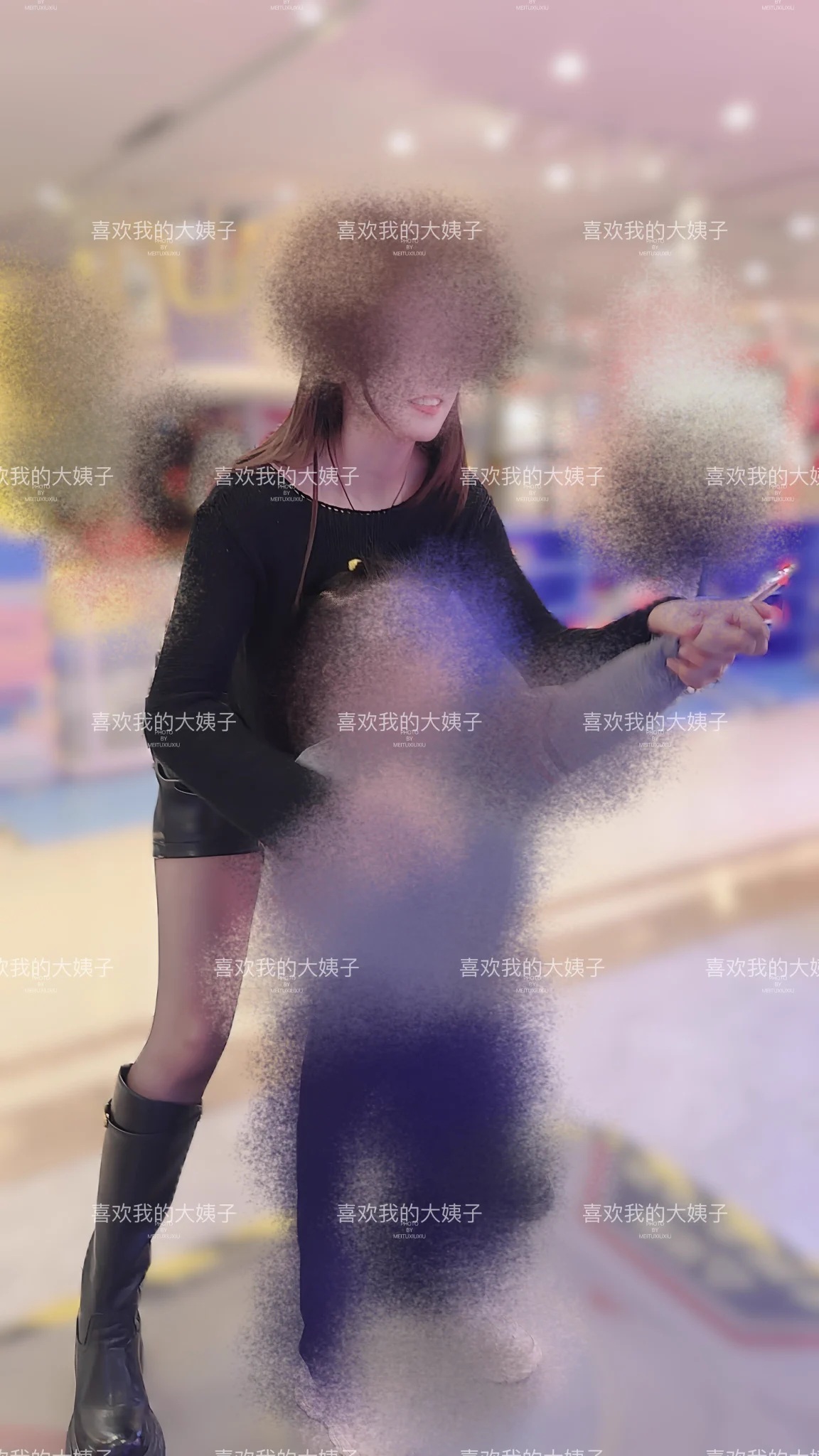 4月20号周末好兄弟们和老婆一起带着孩子来游乐场玩了，抓拍了几张老婆，今天老婆打扮的也挺有韵味的，大姐没来，大姐回岳父岳母那里了不知道这次回去会不会让大姐相亲去😂之前大姐只要一回家就被岳母唠叨，不过最近几次没有去说 https://t.co/SoqSrsEzhz