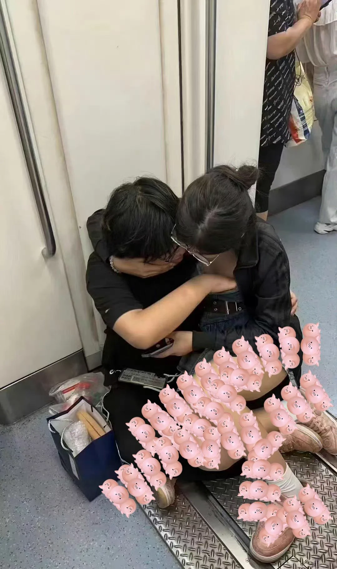肯定是钥匙掉进去了，我都替他着急 https://t.co/lVxNRZv5m4