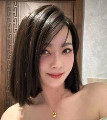 那就记录一下吧，大家好像都在等着看 趁着周末孩子在儿童乐园玩，去见了个推友。本来就特地脱了内裤真空穿黑丝去见他了，结果口的时候还是要我特地露出来屁股…男人是不是都很喜欢在镜子里看女人给他口的样子？ 感觉今年见了几个粉丝了，不知道下一个会是谁，有种开盲盒的感觉…大家大胆点报名吧～ https://t.co/5L40ZMVG3a