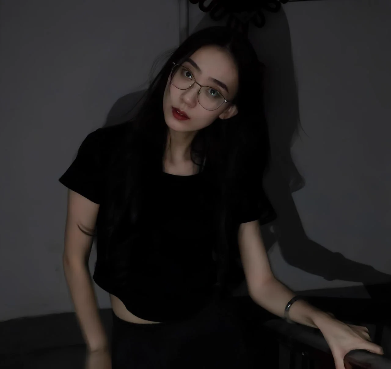 周末了老师当然也要放纵一下，特地见了个粉丝！没想到这个大叔这么恶趣味，一定要我穿上高叉情趣内衣，后入的时候顶的我都要站不住了…但是必须承认下面带来的快感是无与伦比的…也许这就是来到推特想要的刺激感吧，这两天不想浪费，附近还有大叔报名的不～ https://t.co/AdN8wZqFuv