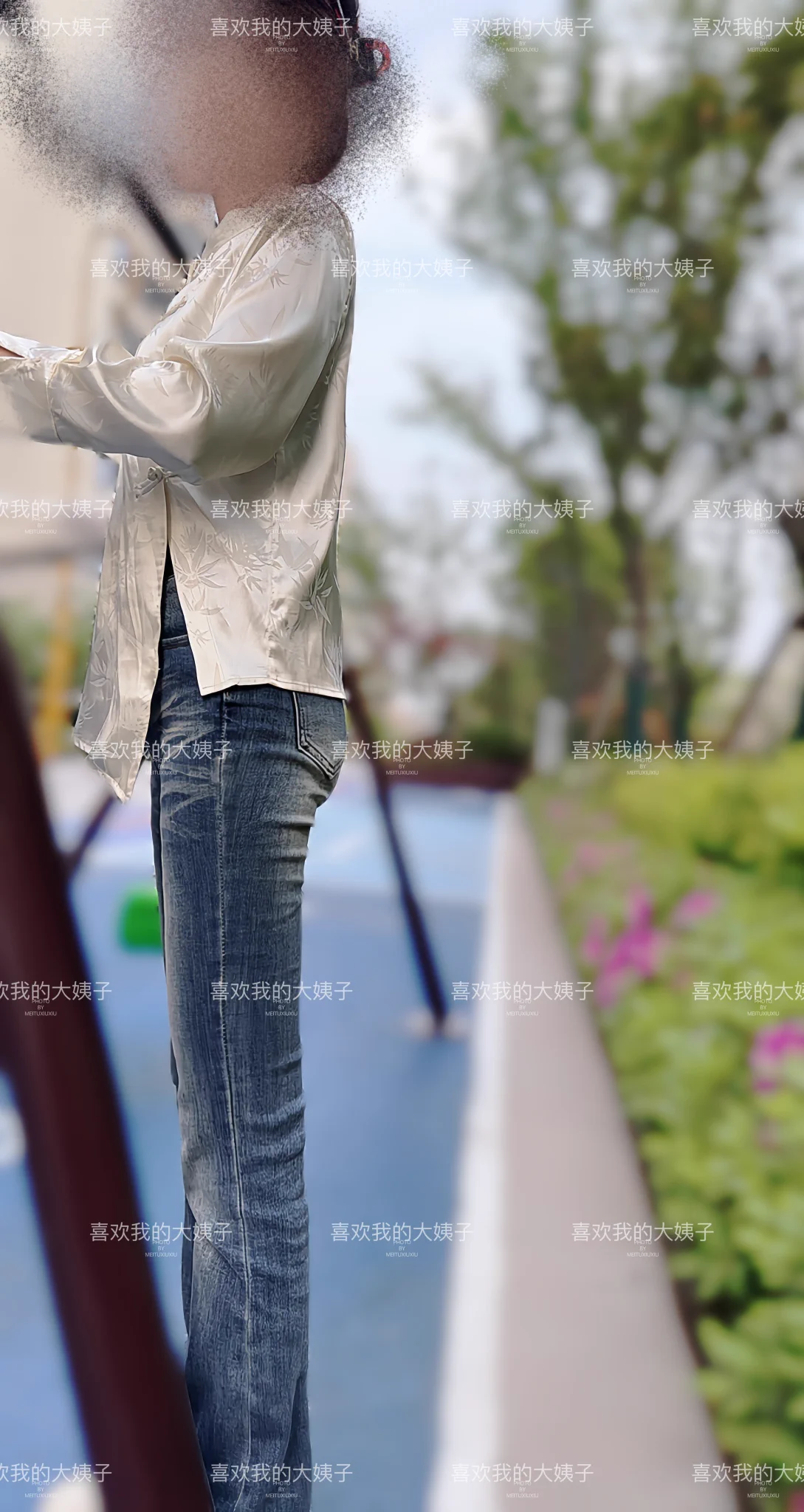 晚上好兄弟们，下班回家了没见大姐，今天周六通勤应该人多吧，回家的晚一点也没见女邻居😂好几天没见她了，不知道去哪里骚了，哈哈老婆在带孩子荡秋千玩呢，自从出差回家我一见到老婆，就想着老婆骑乘位大姐 https://t.co/fJELsrX0YJ