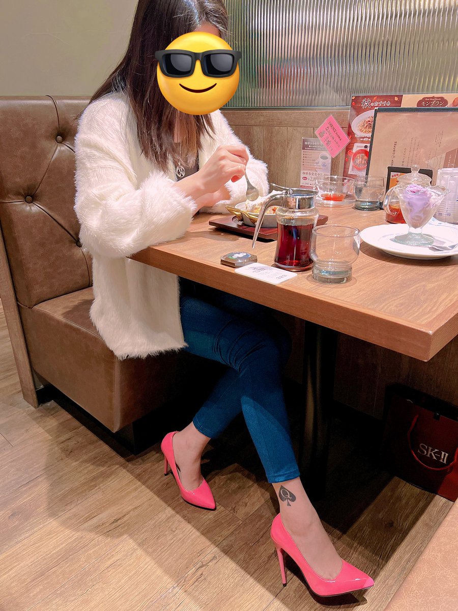 无水印原图来啦！
有水印影响观看效果，无水印盗图又这么严重……
要是碰到姐姐，姐姐我很愿意你们跪在我脚前，亲吻我的高跟鞋和小黑桃，所以不要不要意思哦，一定要大胆的搭讪！
（姐姐会员仅接受本推特私信，其他账号和方式都是骗子！） https://t.co/uNx5lXzf5U