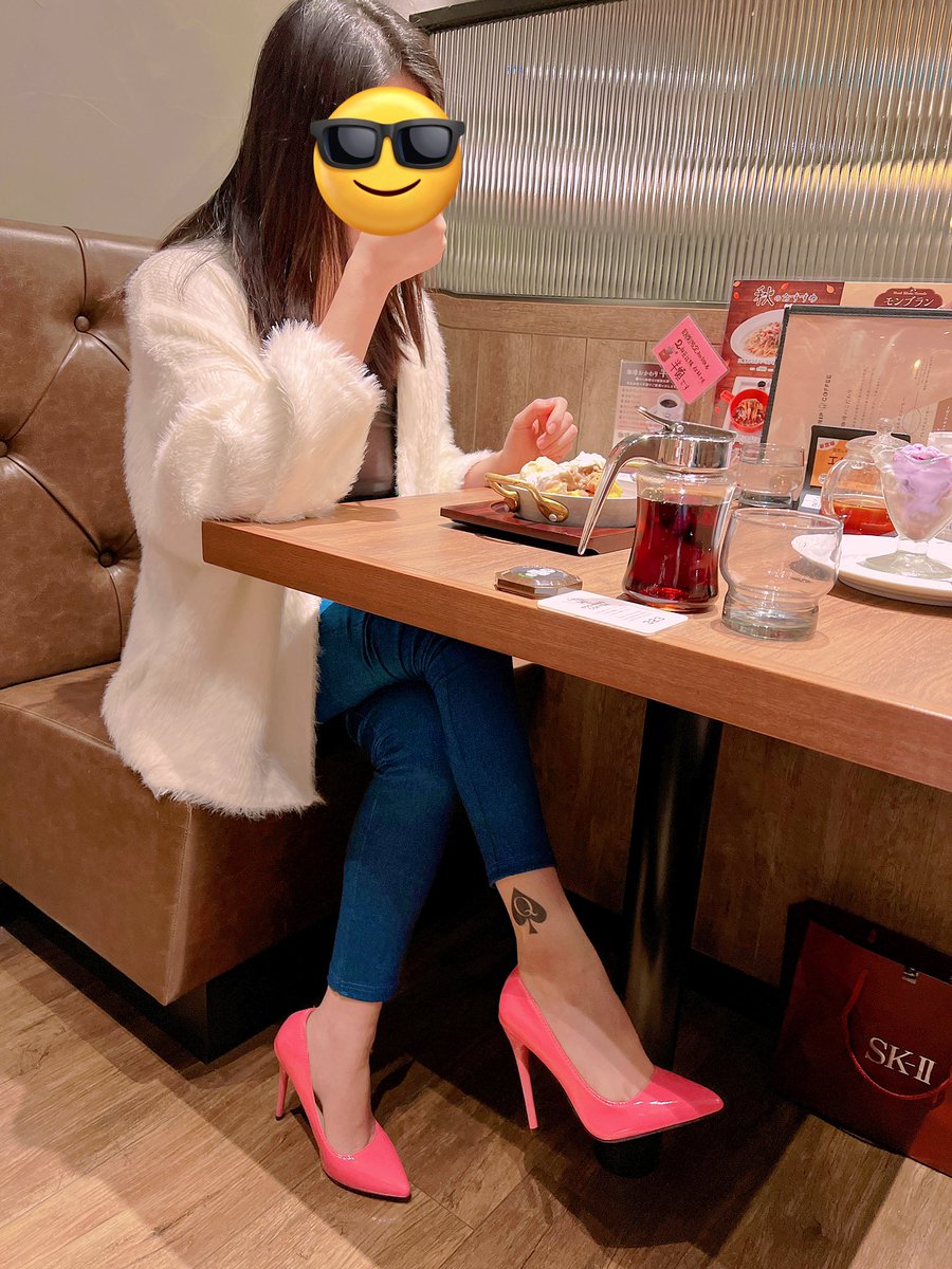 无水印原图来啦！
有水印影响观看效果，无水印盗图又这么严重……
要是碰到姐姐，姐姐我很愿意你们跪在我脚前，亲吻我的高跟鞋和小黑桃，所以不要不要意思哦，一定要大胆的搭讪！
（姐姐会员仅接受本推特私信，其他账号和方式都是骗子！） https://t.co/uNx5lXzf5U