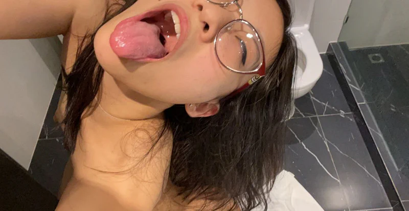 来，趴我逼上给我舔，屁眼也给我舔舔吧🫢 舔湿了才可以插入哦 https://t.co/lAYYNhETpp