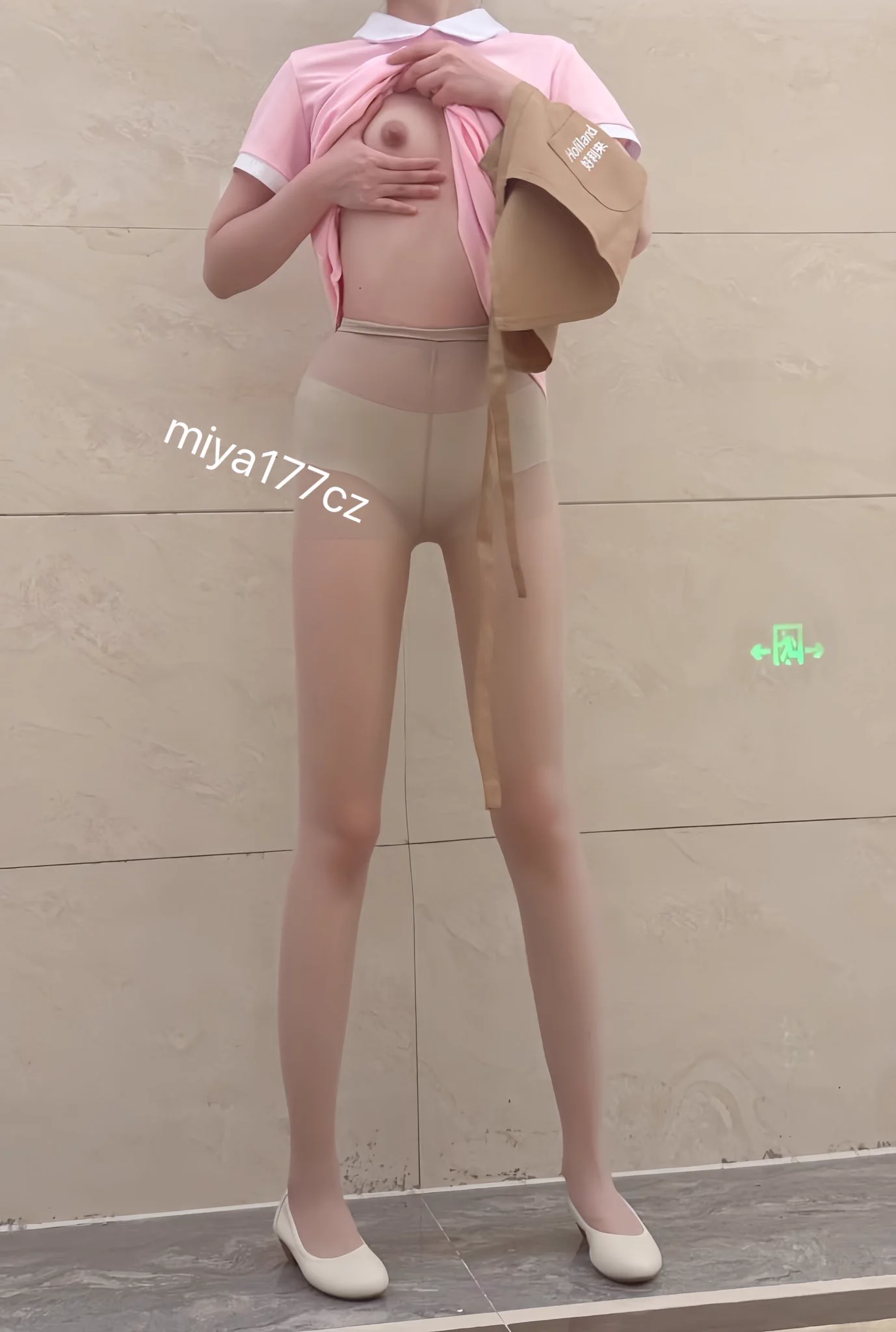 难怪异性顾客总盯着看 原来是一个手都握不住😘 https://t.co/NscMhrTbqG