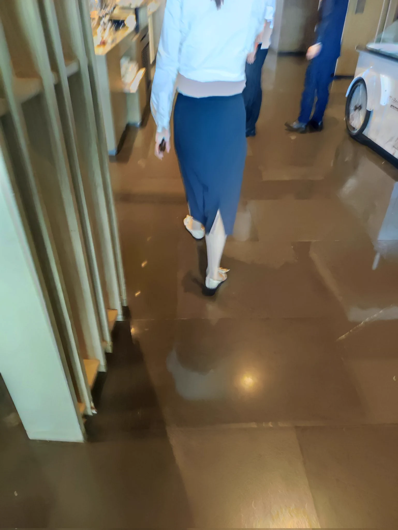 今天少妇的身体还是那么美妙，职业装少妇被言语挑逗，一开始还不愿意塞跳蛋，出去吃饭也让她夹着，背影都是那么诱人，回到房间实在是没经受住强烈猛攻，半推半就的在床上见真章，丰满大胸，逼水超多的少妇骚货，被玩的淫叫不断 ，高潮迭起～ https://t.co/2nbG5qQWrJ