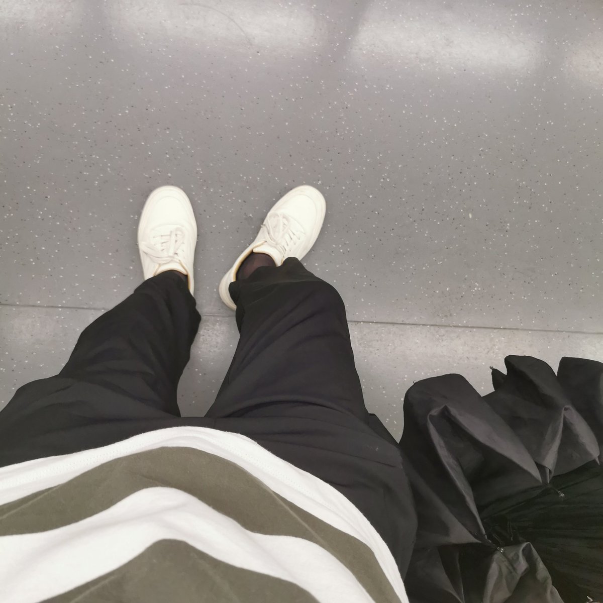 天气变暖了，想不想穿着丝袜在地铁里来一场计划好的偶遇呢？有意的可以私信我，我们拉个小群，大家来春天的第一次丝袜偶遇👀（我的线路时间，早晚通勤的 16 号线和 10 号线-北京） https://t.co/FuGIehBTE5