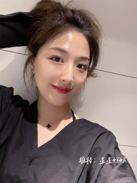 当女人把头发弄成高马尾的时候，只有两种可能…一是准备洗澡了，二是准备含住什么了。 现在澡是洗完了，特地给大家看一看。那下一步是不是该含住什么了…有听懂暗示的可以来报名试试了～ https://t.co/jONsAgfCPL