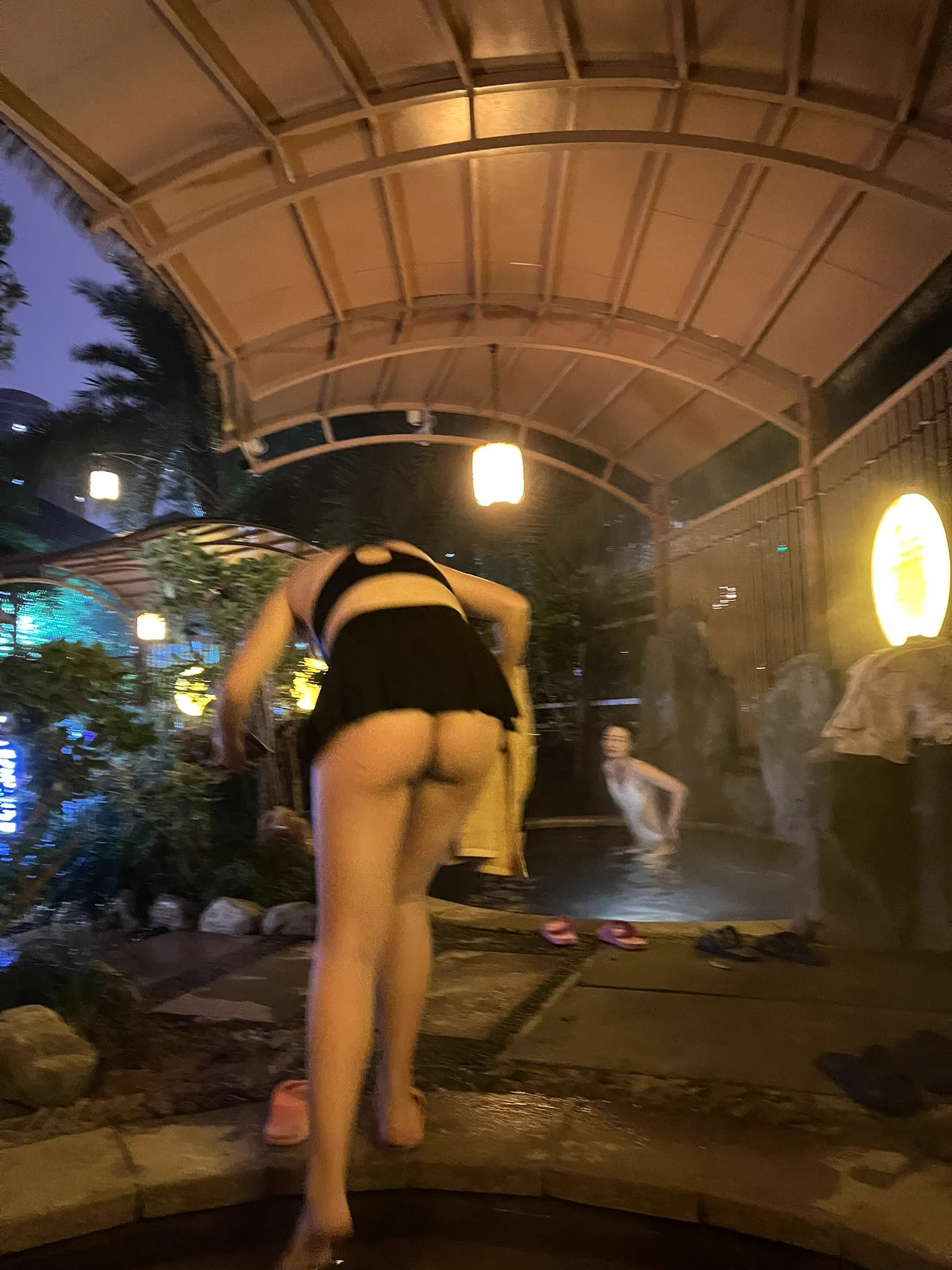 感觉露出瓶颈了，有没有人推荐好看又暴露的泳衣呀？可以很透明很短！但一定要好看，情趣内衣合适的也可以！采纳意见会给拍很多图私信你嘻嘻😜#人前露出 #骚货人妻 #暴露 @luchu888 @luchu888888 https://t.co/hADnXibK3t