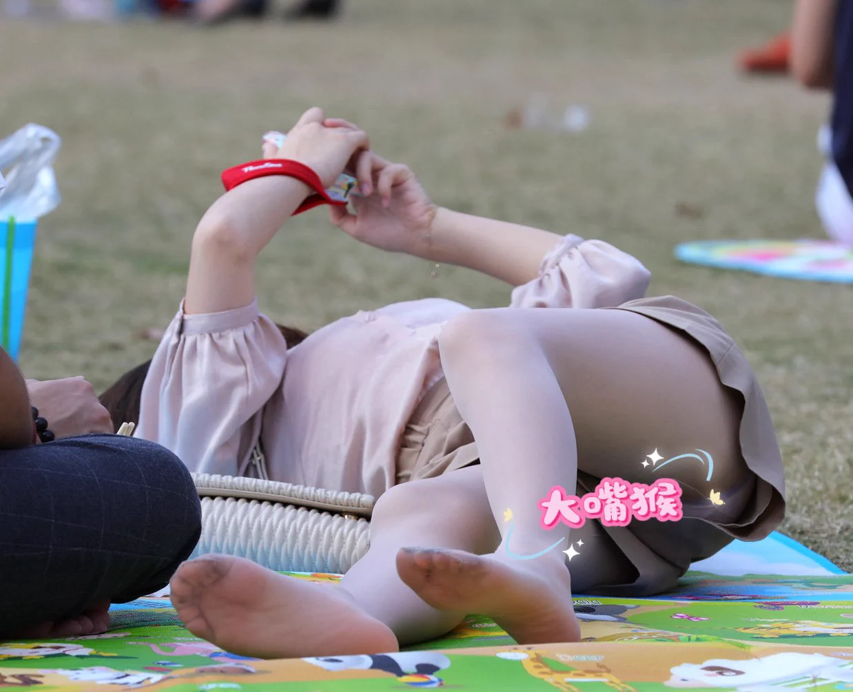 默默的关注😃 https://t.co/DV5BxQXS8V